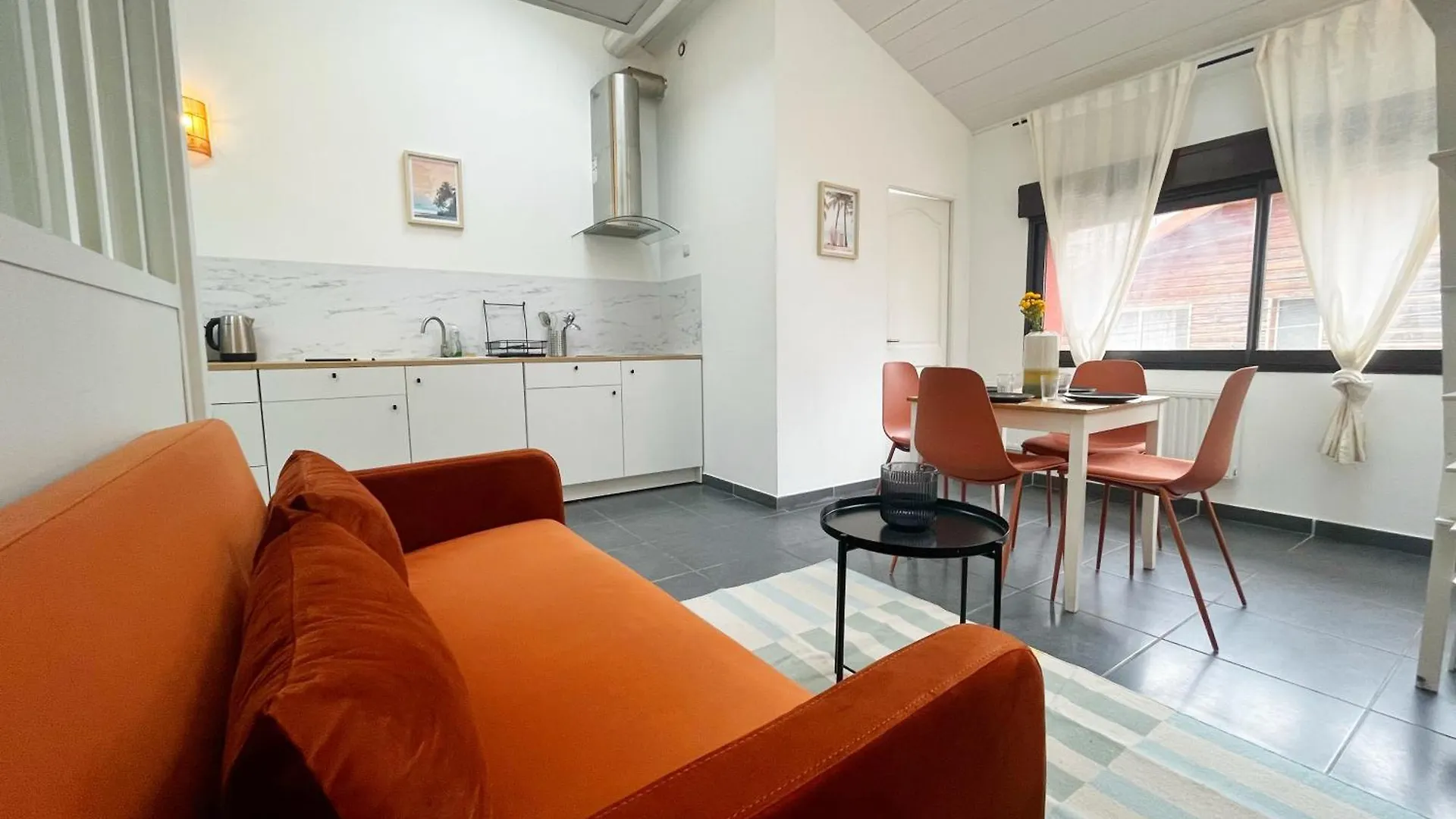 Suite Palmsprings Villeurbanne 0*,  France