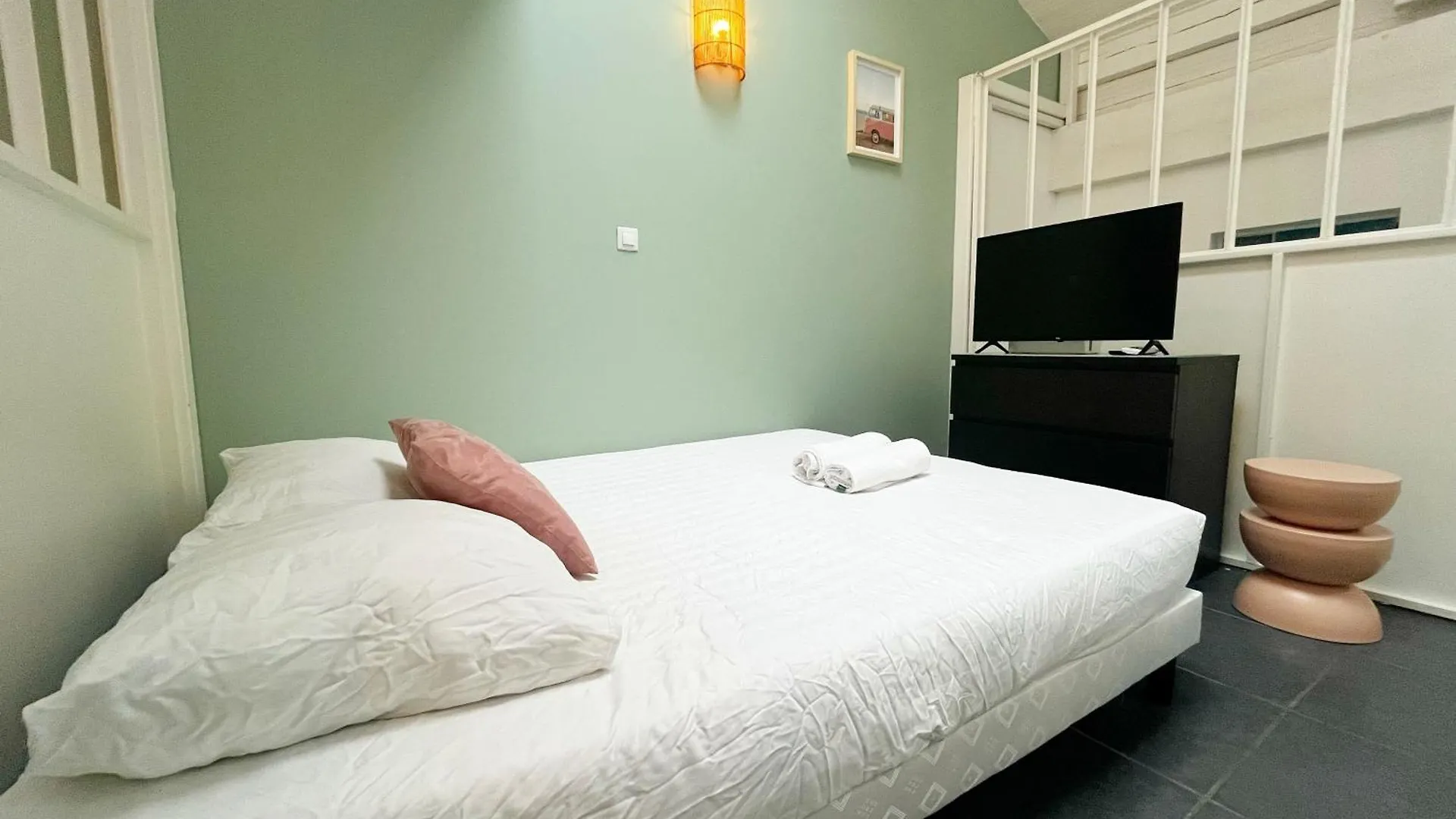 Suite Palmsprings Villeurbanne 0*,
