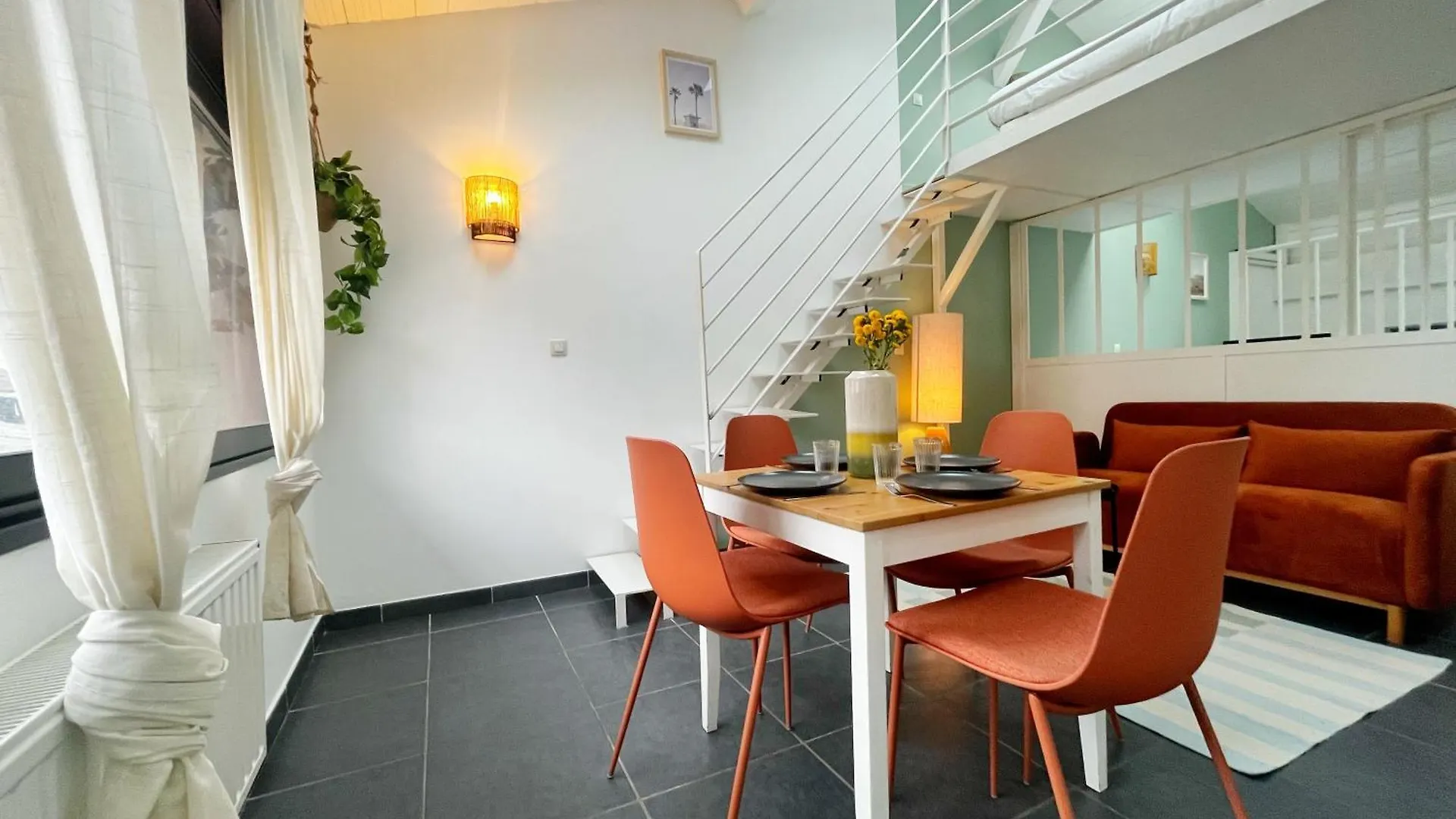 Suite Palmsprings Villeurbanne 0*,  France