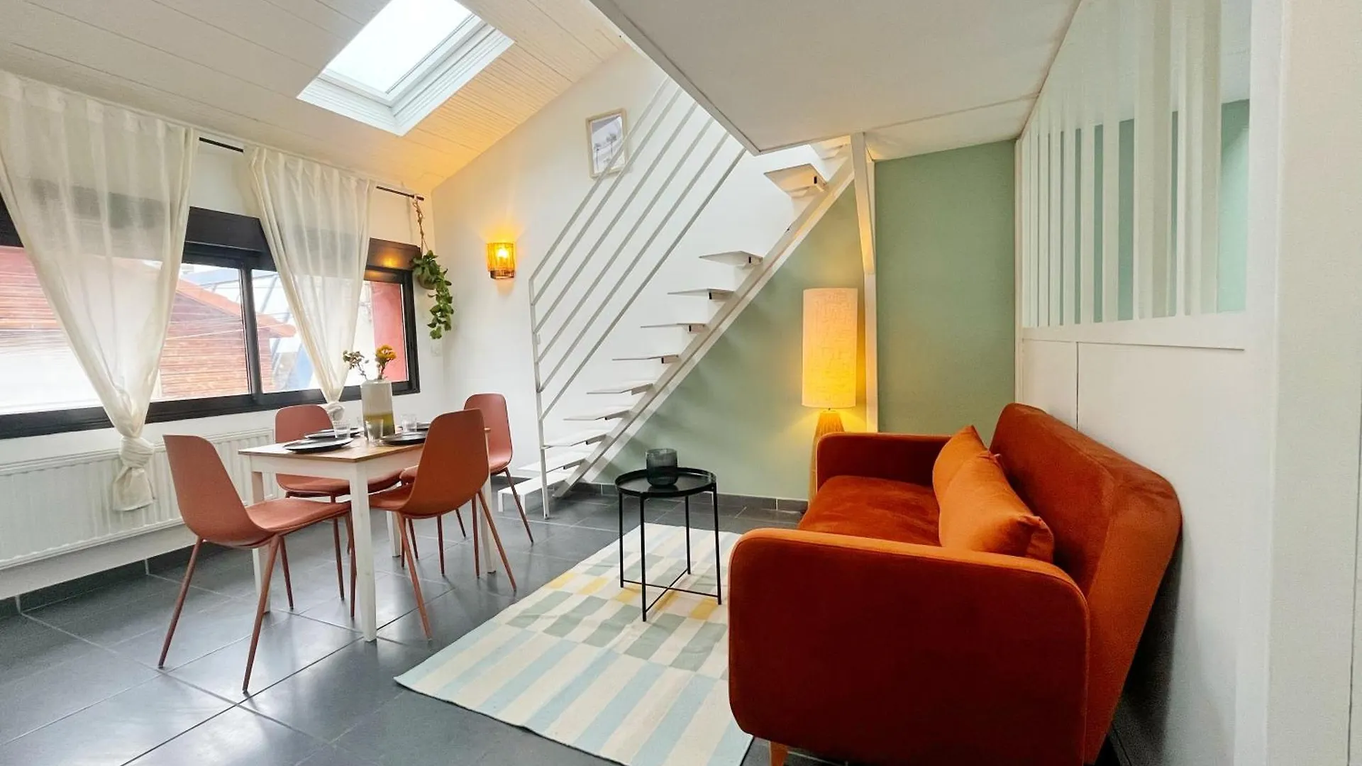 Apartment Suite Palmsprings Villeurbanne France