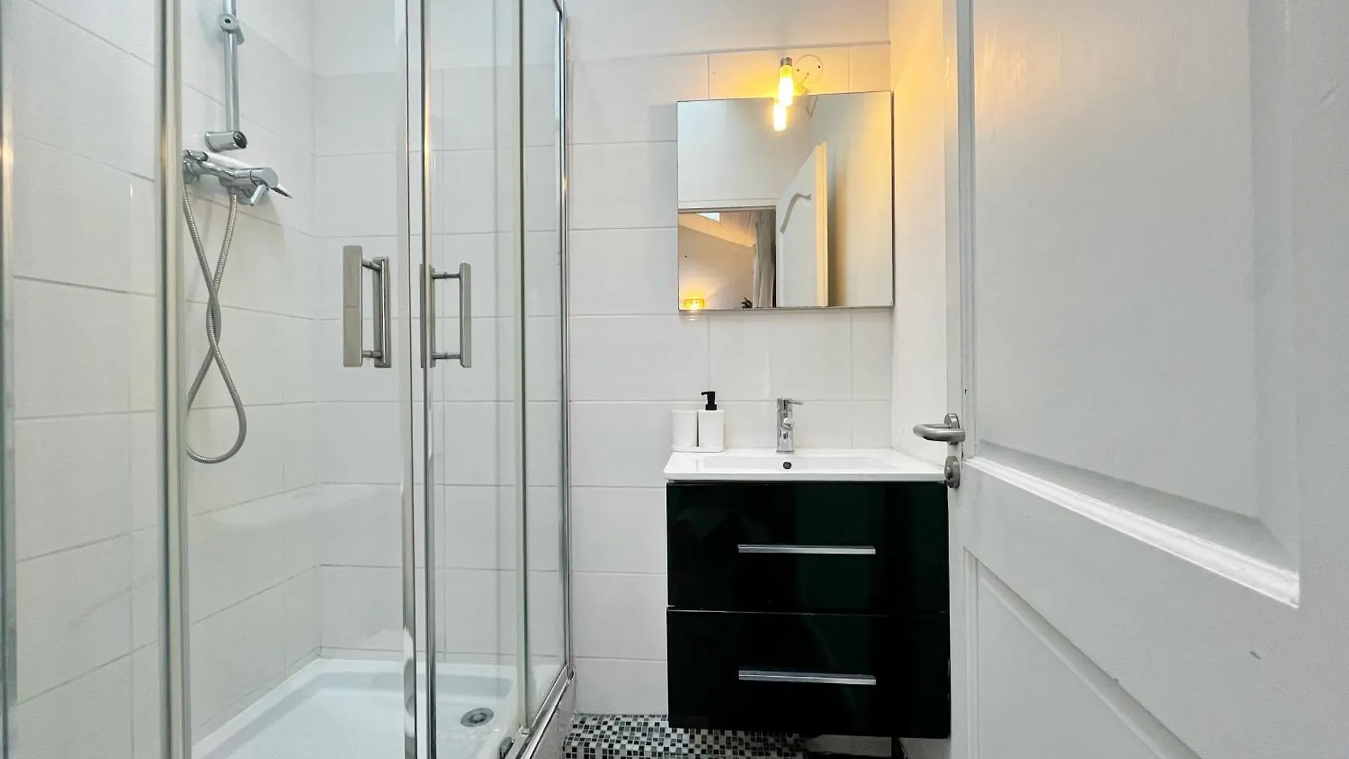Suite Palmsprings Villeurbanne 0*,