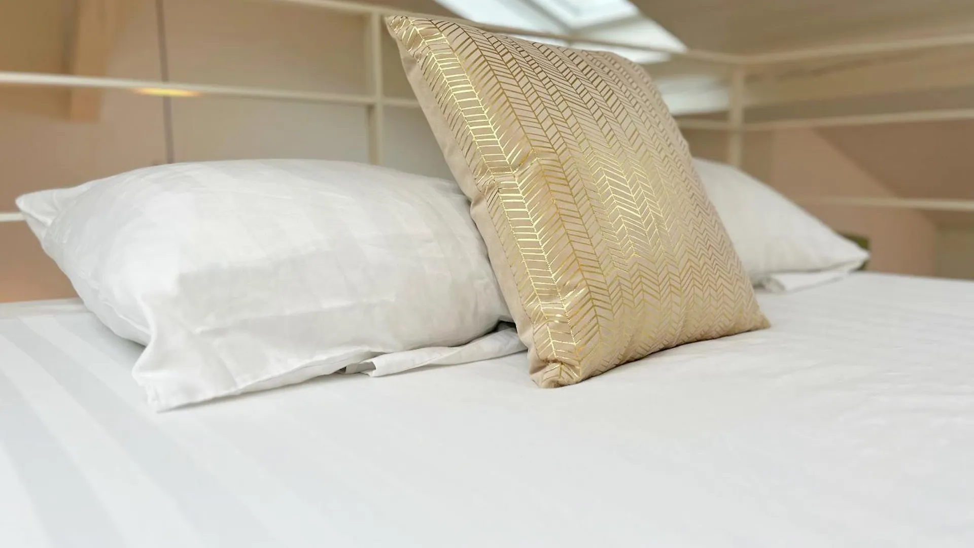 Suite Palmsprings Villeurbanne 0*,  France